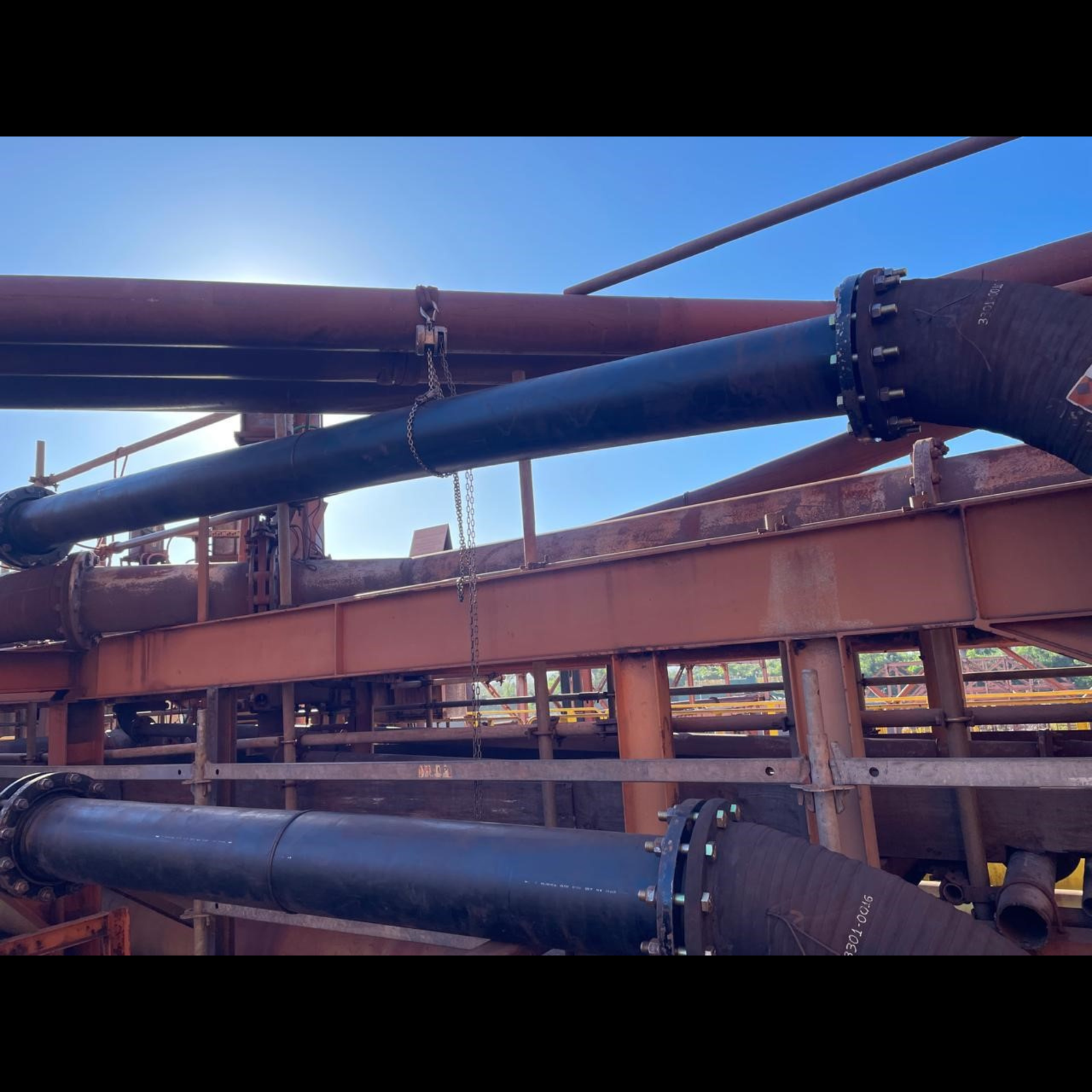 Fabricação e montagem de tubulações em PEAD